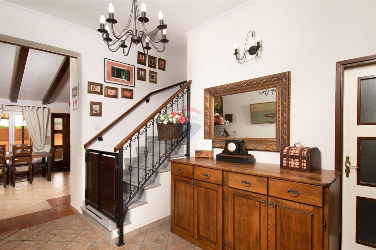 Hiša Dubrava Kod Šibenika, Šibenik - Okolica, 369,84m2