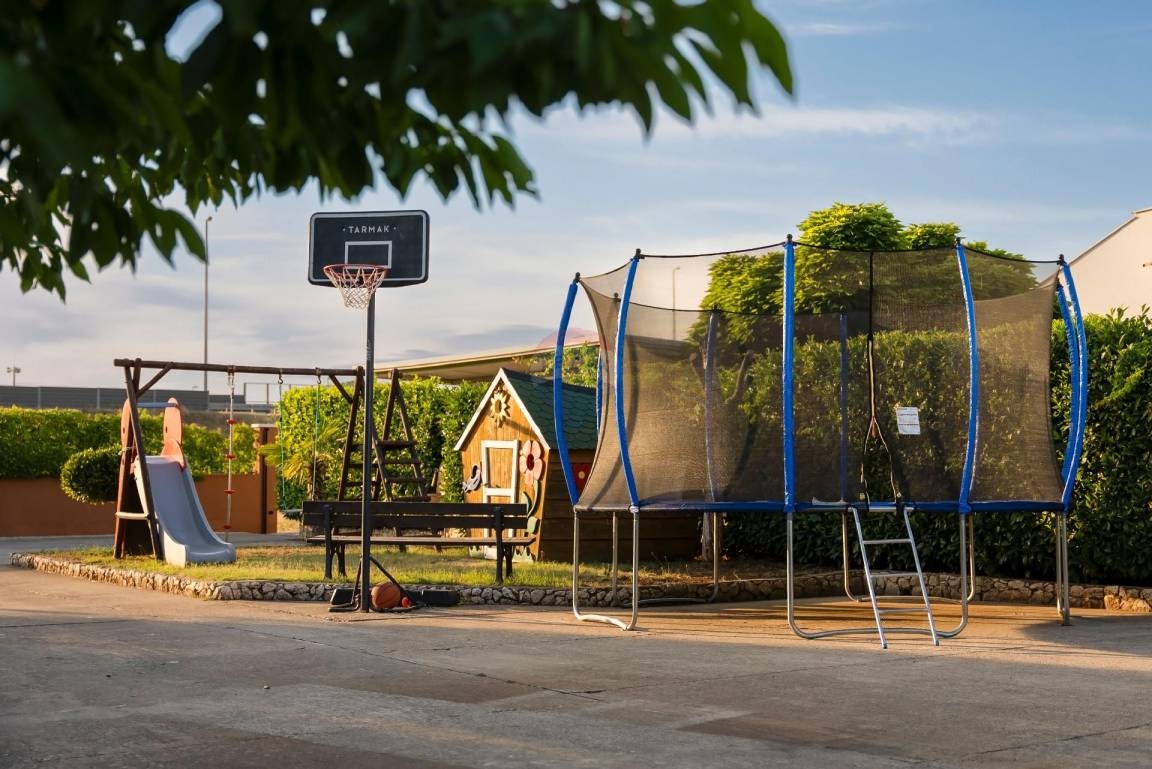 Hiša Dubrava Kod Šibenika, Šibenik - Okolica, 369,84m2