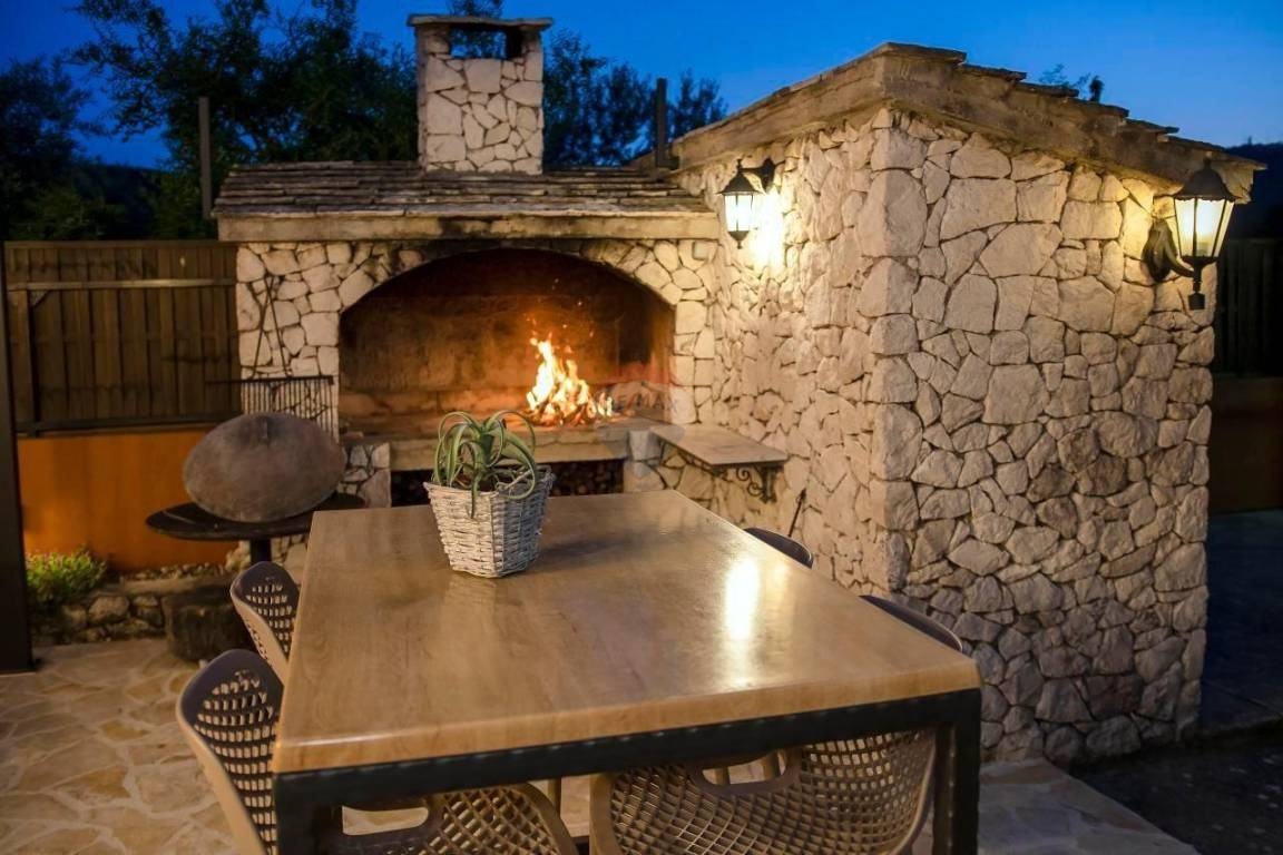 Hiša Dubrava Kod Šibenika, Šibenik - Okolica, 369,84m2