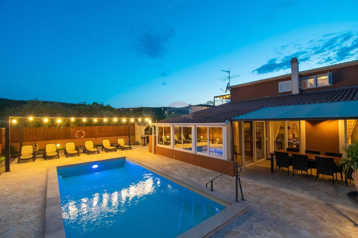 Hiša Dubrava Kod Šibenika, Šibenik - Okolica, 369,84m2