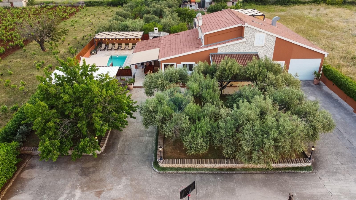 Hiša Dubrava Kod Šibenika, Šibenik - Okolica, 369,84m2