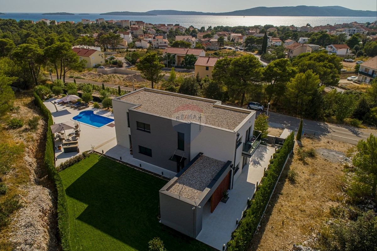 Brodarica, Šibenik - Okolica, 380m2