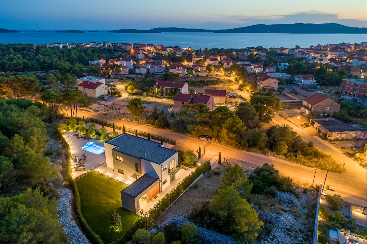 Brodarica, Šibenik - Okolica, 380m2