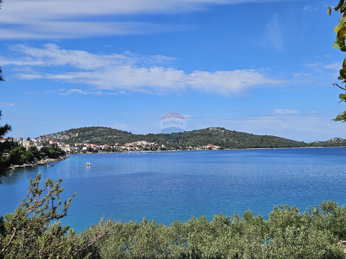 Hiša za rekonstrukcijo, 26 metrov od morja, Uvala Luka