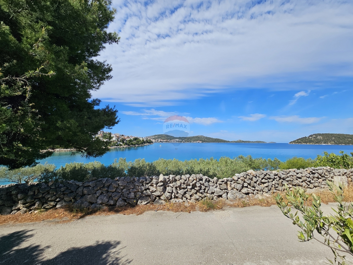 Hiša za rekonstrukcijo, 26 metrov od morja, Uvala Luka