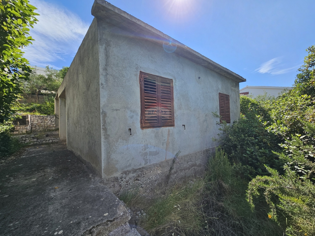 Hiša za rekonstrukcijo, 26 metrov od morja, Uvala Luka