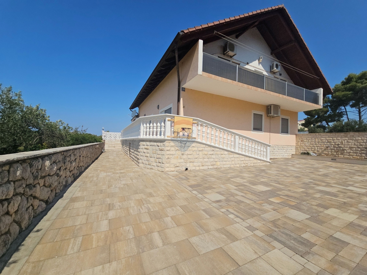 Stanovanje / Apartma Brodarica, Šibenik - Okolica, 176,92m2