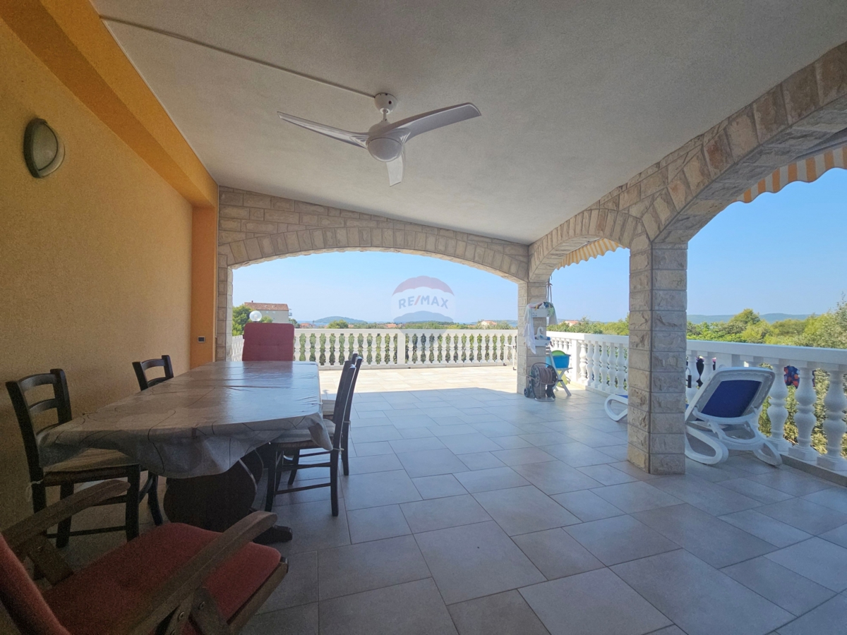 Stanovanje / Apartma Brodarica, Šibenik - Okolica, 176,92m2