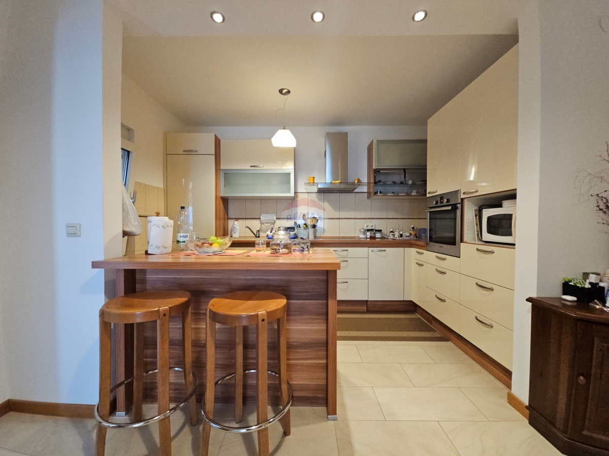 Stanovanje / Apartma Brodarica, Šibenik - Okolica, 176,92m2