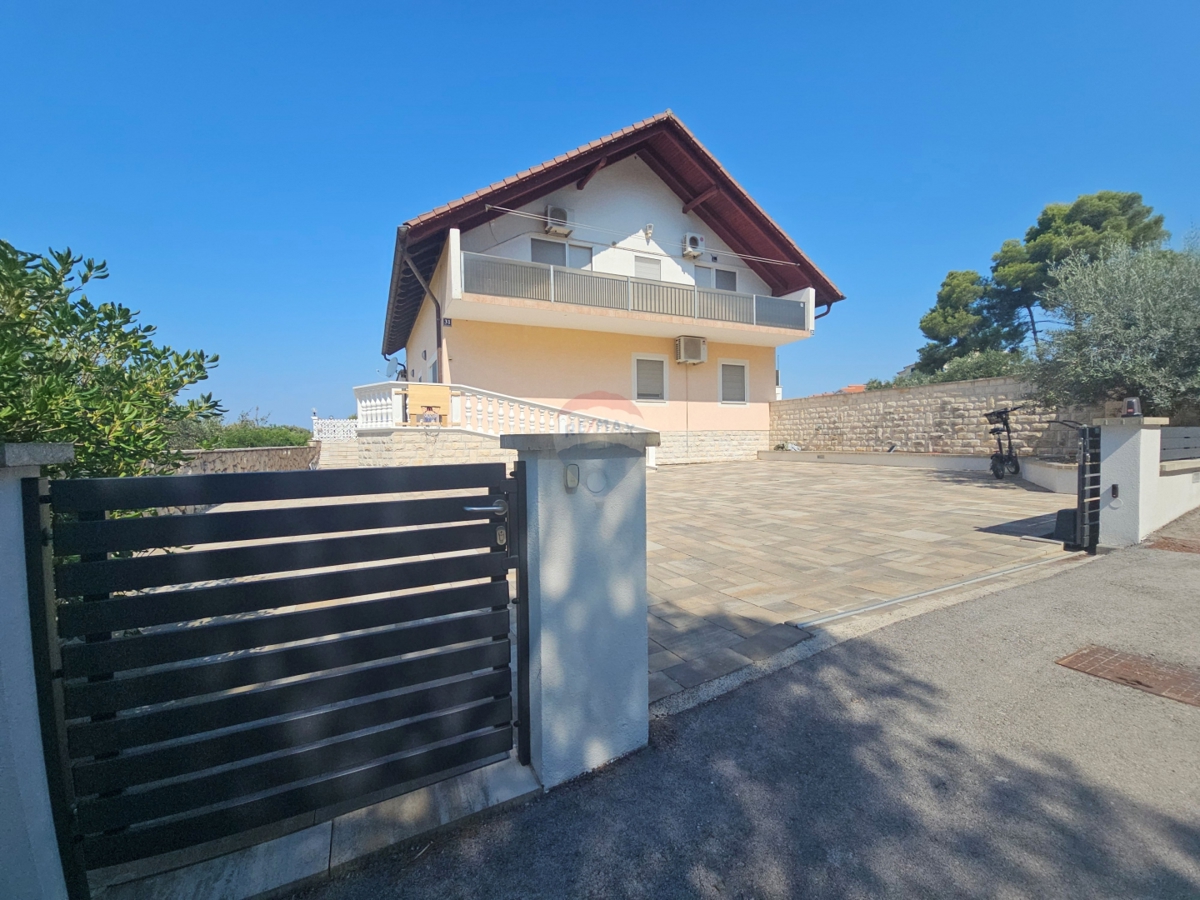 Stanovanje / Apartma Brodarica, Šibenik - Okolica, 176,92m2