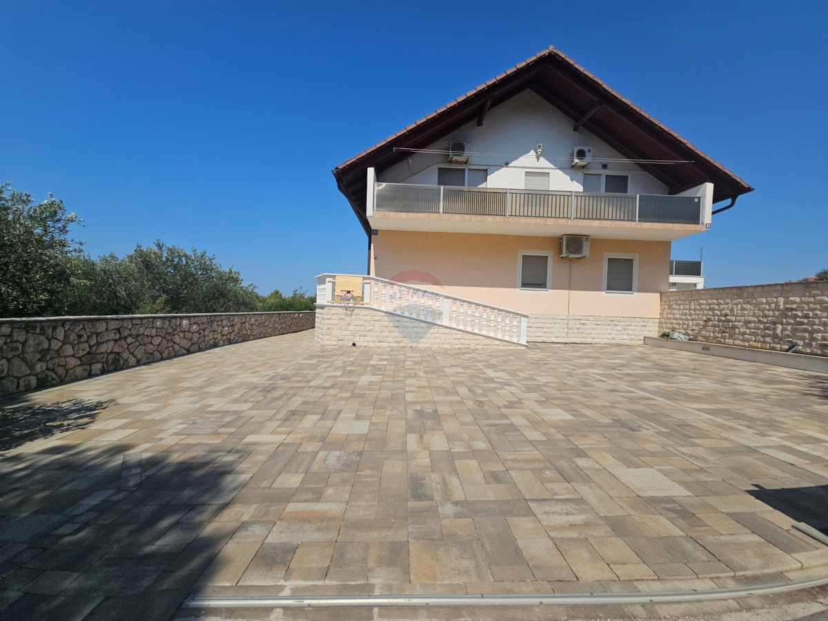 Stanovanje / Apartma Brodarica, Šibenik - Okolica, 176,92m2