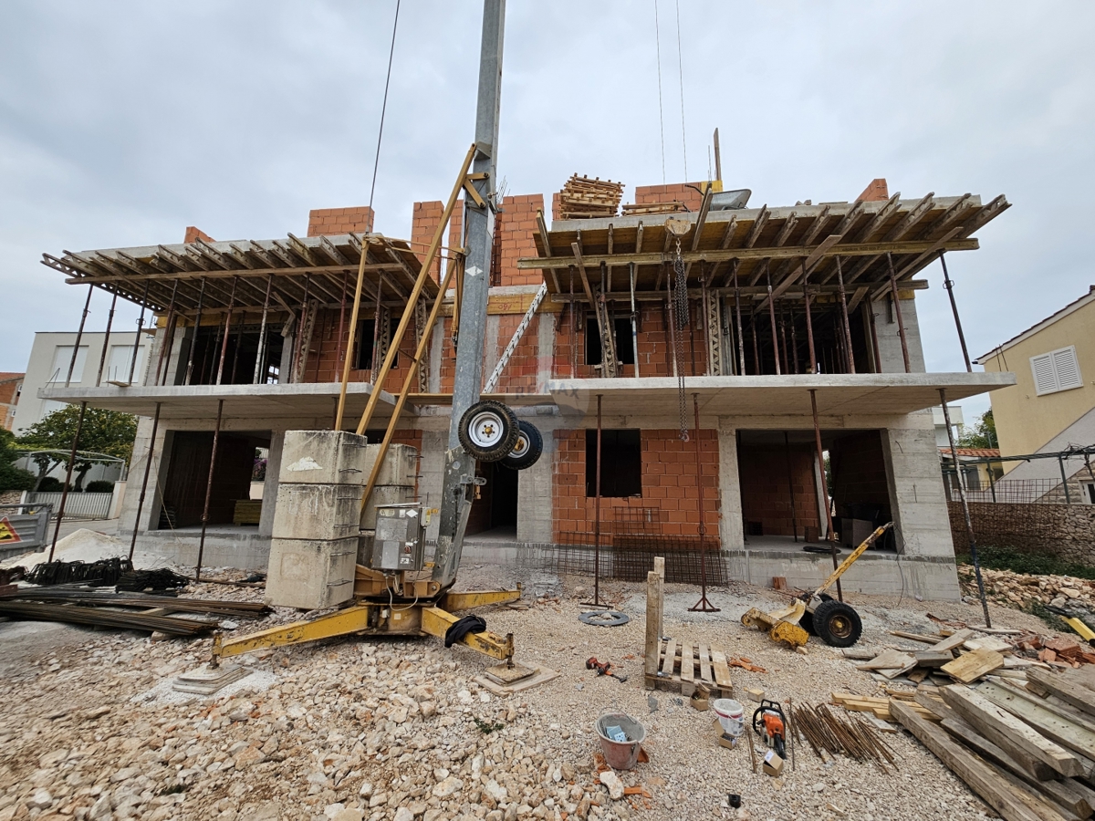 Dvosobno stanovanje z dvoriščem 83 m2, Stivašnica