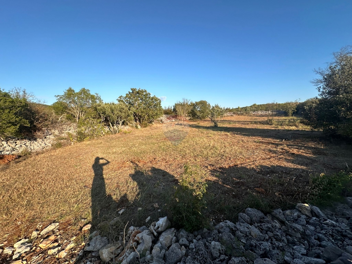 Zemljišče Tribunj, 894m2