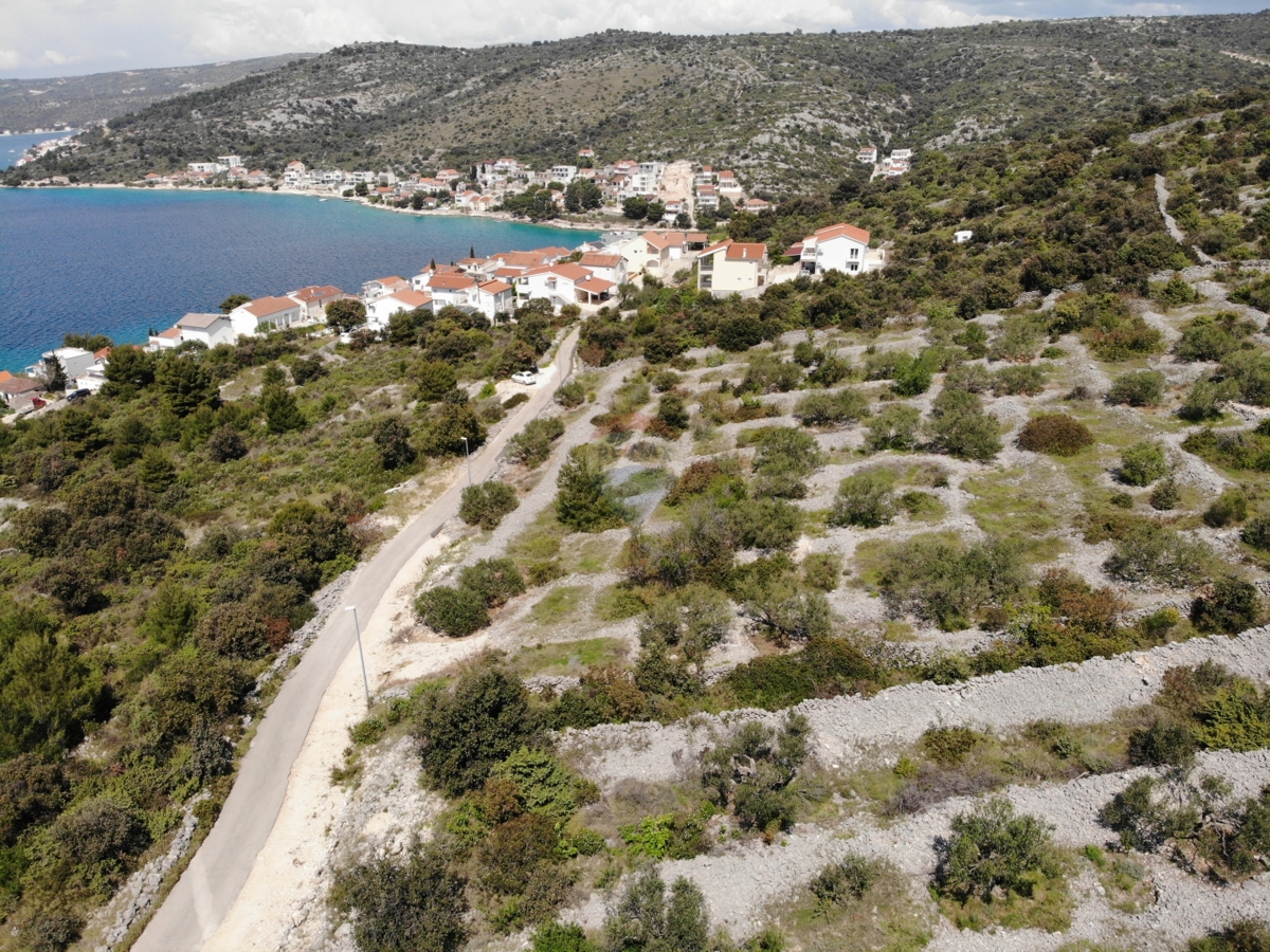 Gradbeno zemljišče s čudovitim pogledom na morje 8262m2 Ljoljinica, Rogoznica