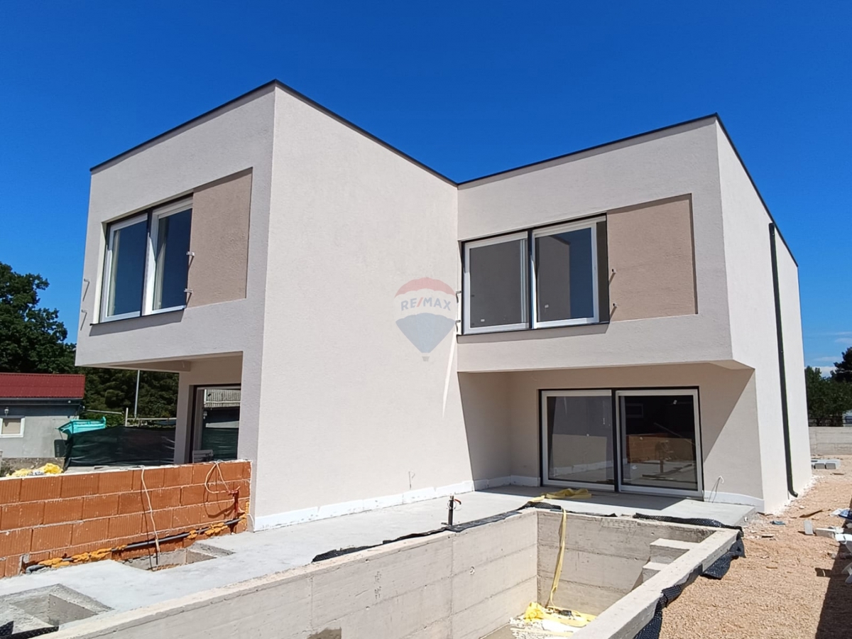 Hiša Pirovac, 102,22m2