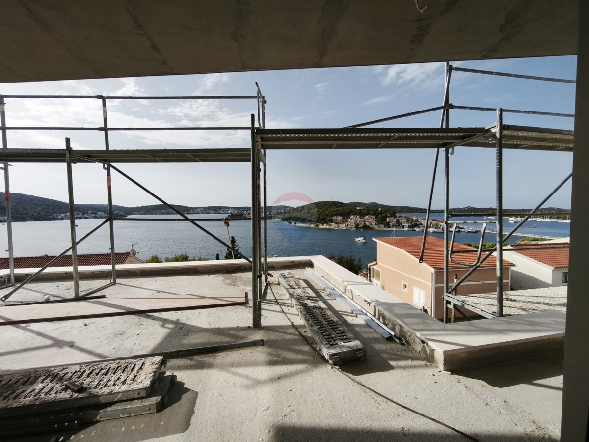 Luksuzni dupleks penthouse s čudovitim razgledom, Rogoznica