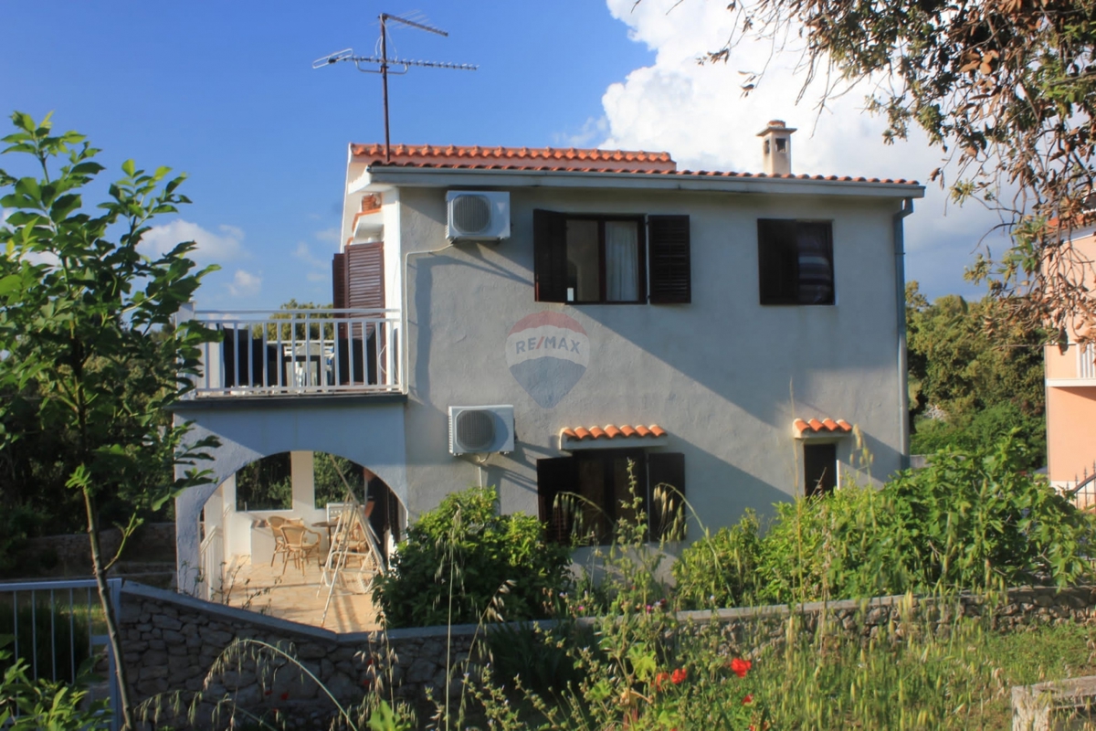 Hiša takoj vseljiva, idealna za prenovo + zemljišče 1154 m², Ražanj- Rogoznica