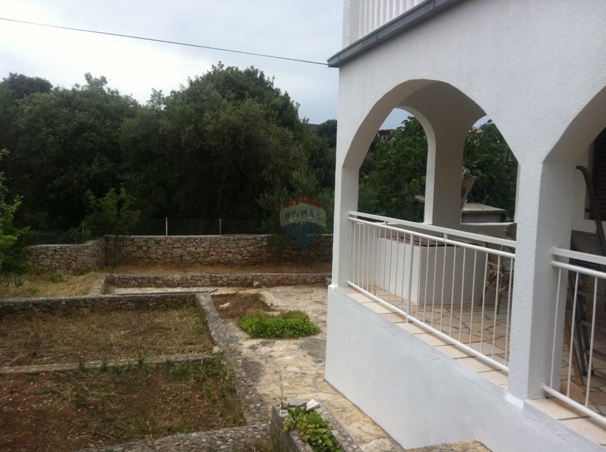 Hiša takoj vseljiva, idealna za prenovo + zemljišče 1154 m², Ražanj- Rogoznica