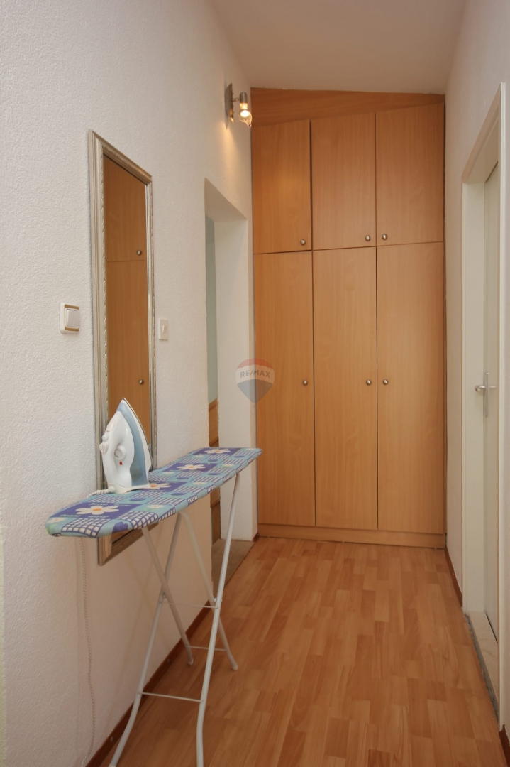 Hiša takoj vseljiva, idealna za prenovo + zemljišče 1154 m², Ražanj- Rogoznica