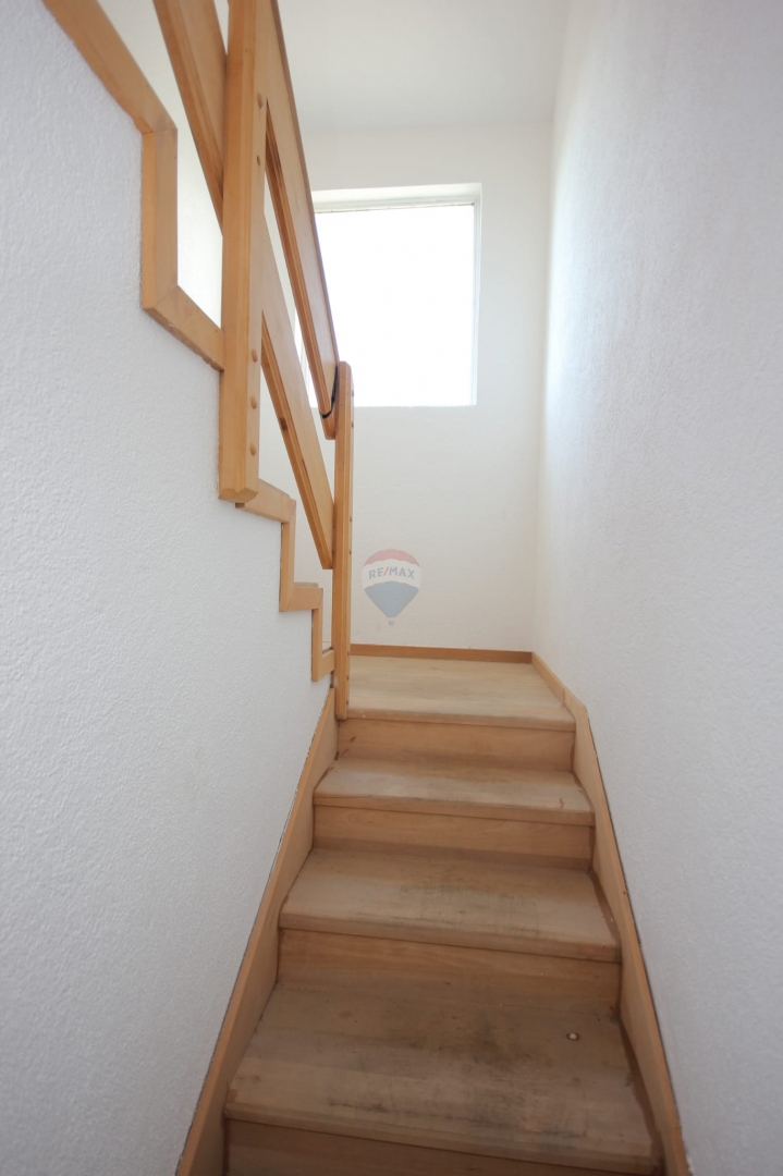 Hiša takoj vseljiva, idealna za prenovo + zemljišče 1154 m², Ražanj- Rogoznica