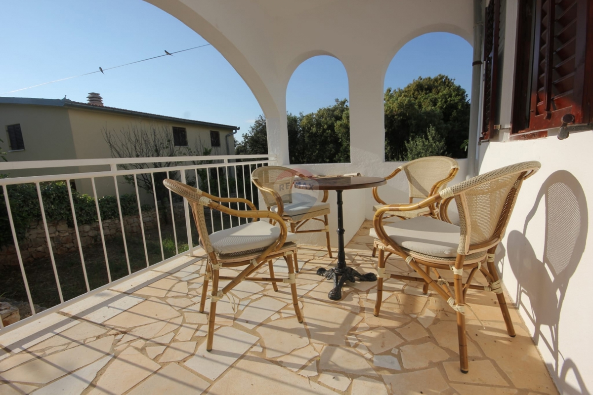 Hiša takoj vseljiva, idealna za prenovo + zemljišče 1154 m², Ražanj- Rogoznica