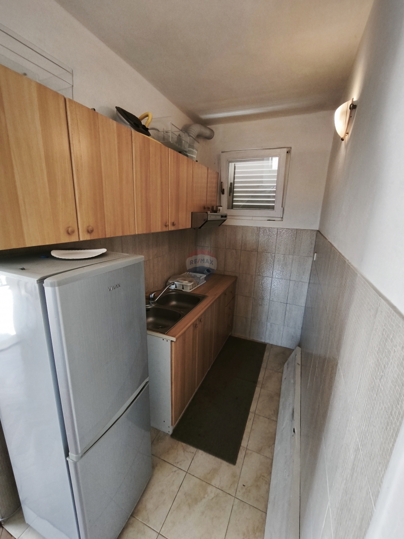Hiša z dvema apartmajema in strešno teraso, 130 m od morja – Stupin, Rogoznica