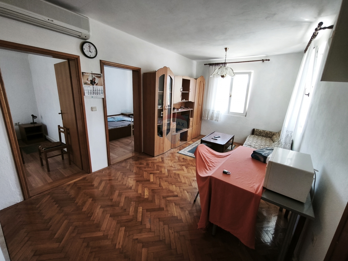 Hiša z dvema apartmajema in strešno teraso, 130 m od morja – Stupin, Rogoznica