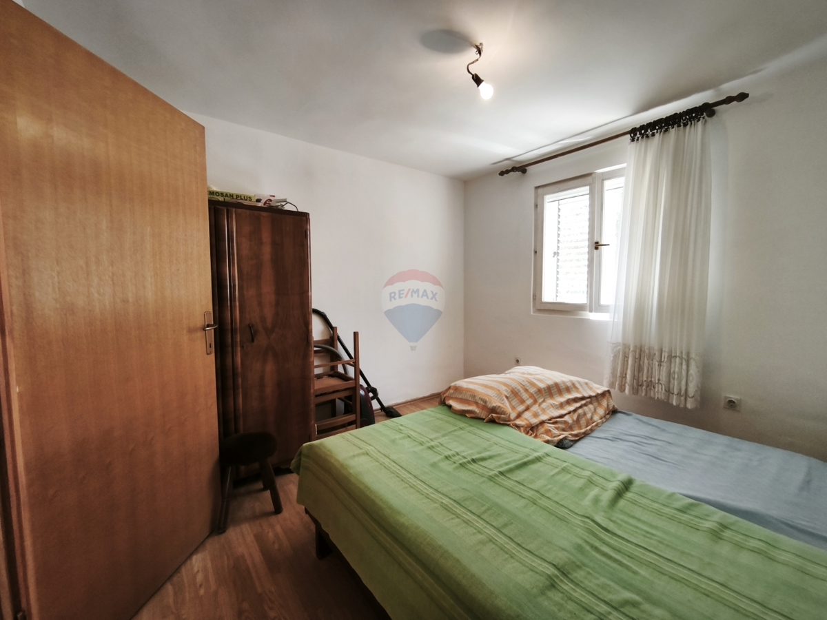 Hiša z dvema apartmajema in strešno teraso, 130 m od morja – Stupin, Rogoznica