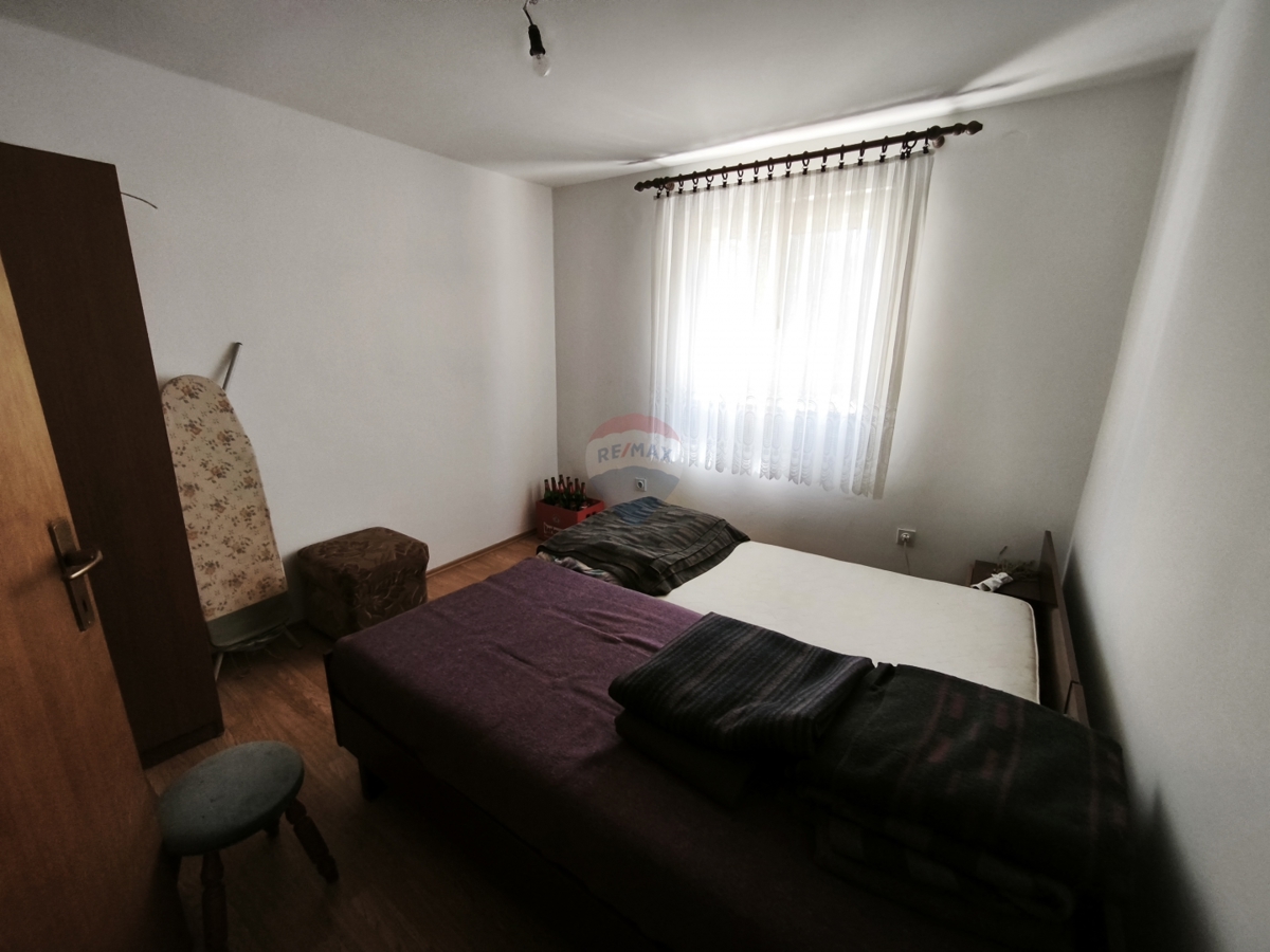 Hiša z dvema apartmajema in strešno teraso, 130 m od morja – Stupin, Rogoznica