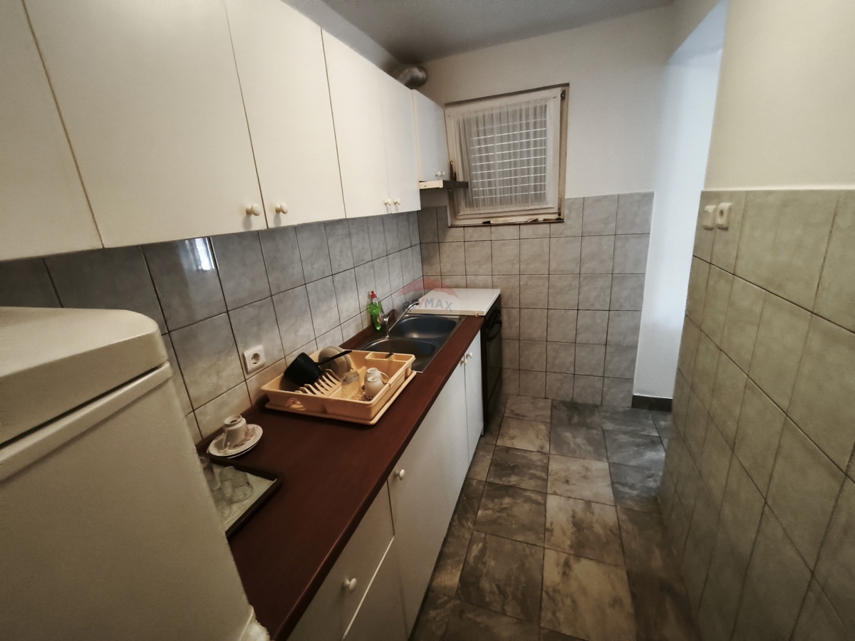 Hiša z dvema apartmajema in strešno teraso, 130 m od morja – Stupin, Rogoznica