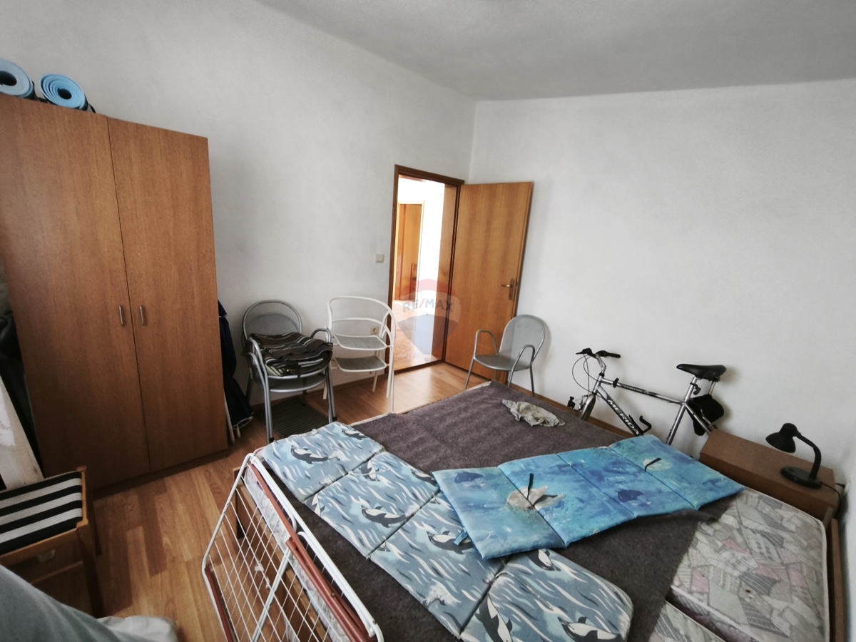 Hiša z dvema apartmajema in strešno teraso, 130 m od morja – Stupin, Rogoznica