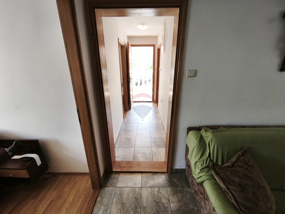 Hiša z dvema apartmajema in strešno teraso, 130 m od morja – Stupin, Rogoznica