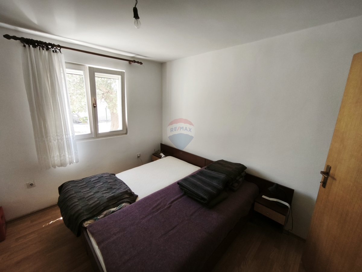 Hiša z dvema apartmajema in strešno teraso, 130 m od morja – Stupin, Rogoznica