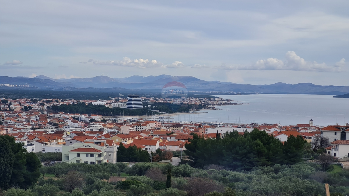 Zemljišče Vodice, 818m2
