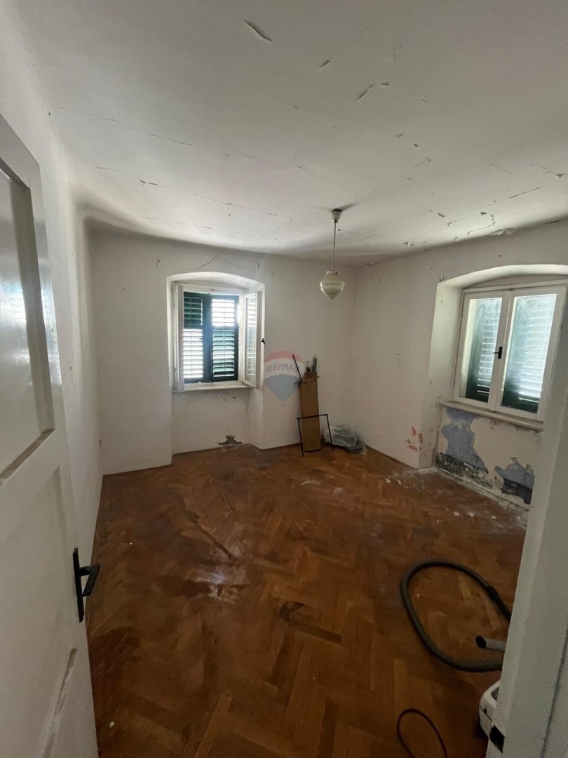 Hiša Vodice, 300m2