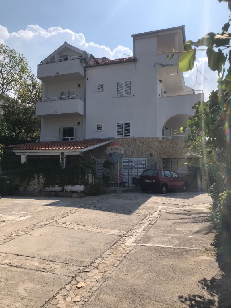 Hiša s 6 apartmaji v Primoštenu - Fantastičen pogled na morje!