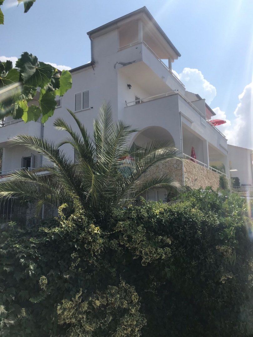 Hiša s 6 apartmaji v Primoštenu - Fantastičen pogled na morje!