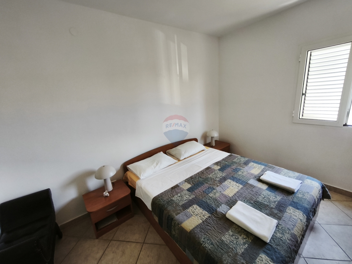 Hiša s 6 apartmaji v Primoštenu - Fantastičen pogled na morje!