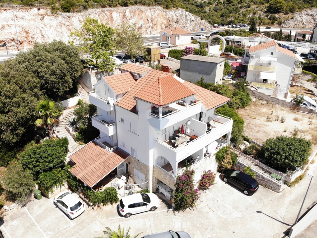 Hiša s 6 apartmaji v Primoštenu - Fantastičen pogled na morje!