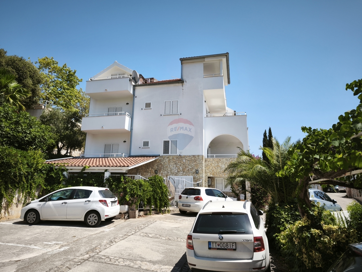 Hiša s 6 apartmaji v Primoštenu - Fantastičen pogled na morje!