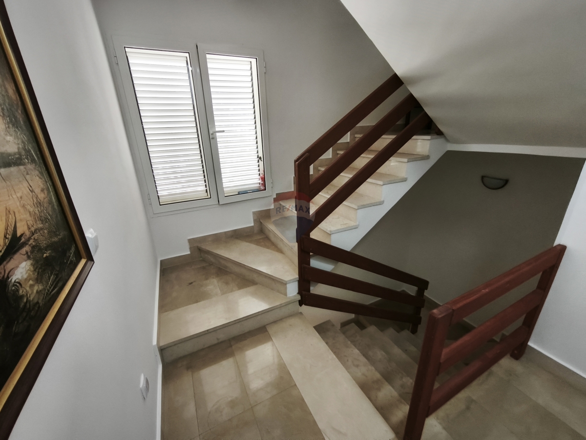 Hiša s 6 apartmaji v Primoštenu - Fantastičen pogled na morje!