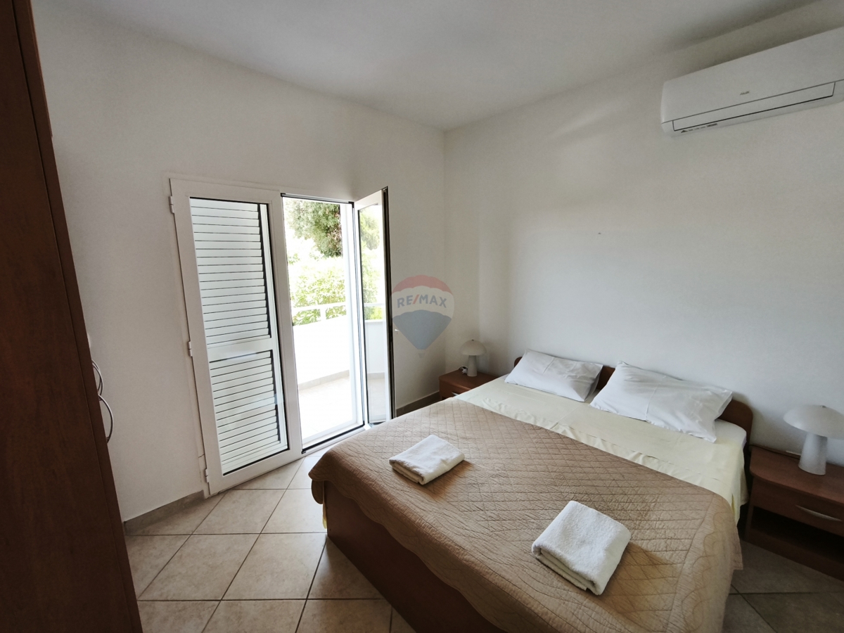 Hiša s 6 apartmaji v Primoštenu - Fantastičen pogled na morje!