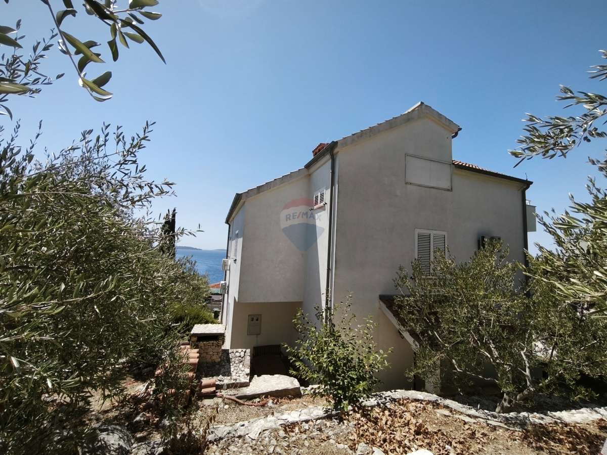 Hiša s 6 apartmaji v Primoštenu - Fantastičen pogled na morje!