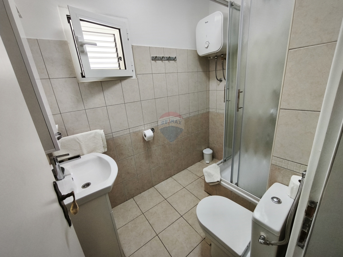 Hiša s 6 apartmaji v Primoštenu - Fantastičen pogled na morje!