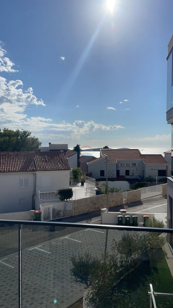 LUKSUZNO MODERNO OPREMLJENO STANOVANJE 98,33 m2 - PRIMOŠTEN