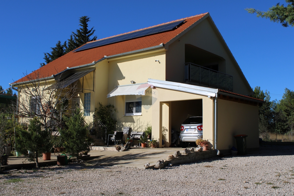 Hiša Bratiškovci, Skradin, 446m2