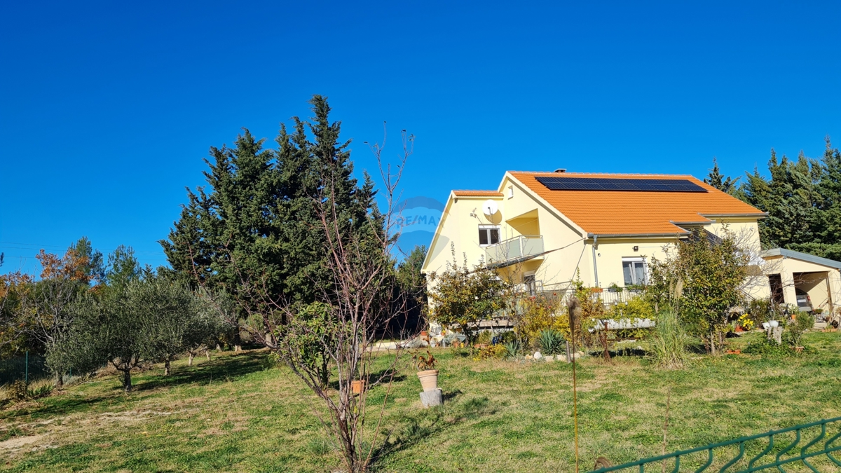 Hiša Bratiškovci, Skradin, 446m2
