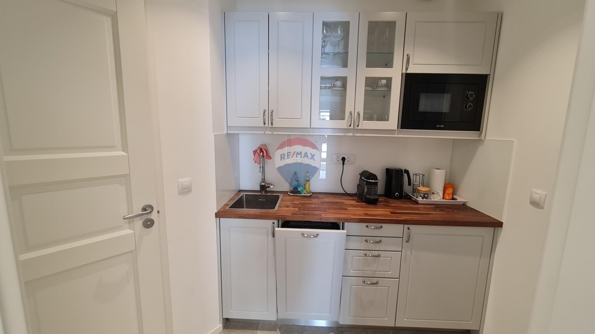 Apartmajska hiša s poslovnimi prostori v središču Šibenika – odlična naložbena priložnost!