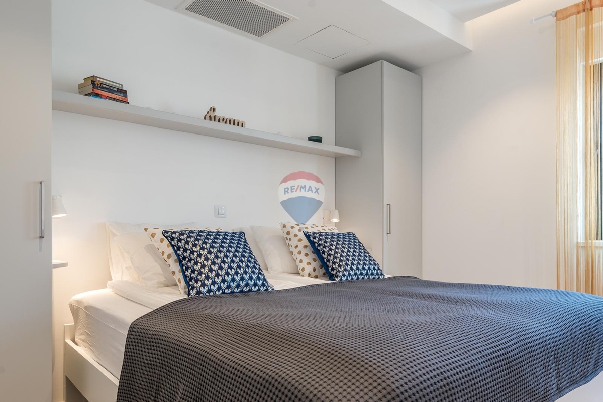 Apartmajska hiša s poslovnimi prostori v središču Šibenika – odlična naložbena priložnost!