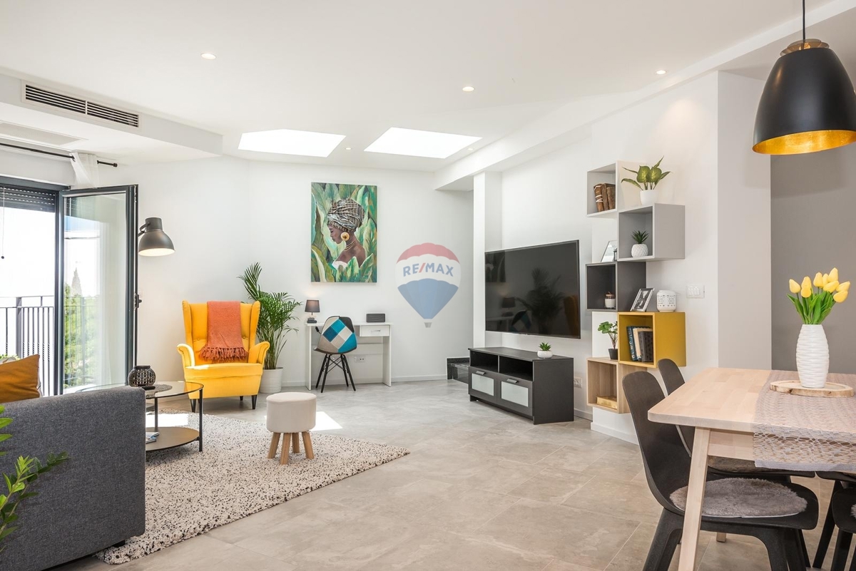 Apartmajska hiša s poslovnimi prostori v središču Šibenika – odlična naložbena priložnost!